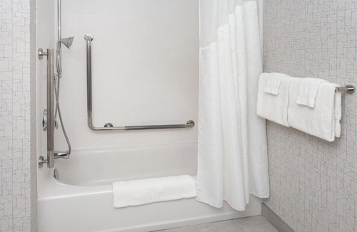 Lowertown Hotel | Holiday Inn Express & Suites Downtown Ottawa East by IHG