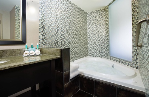 Bells Corners Hotel | Holiday Inn Express & Suites Ottawa West - Nepean by IHG