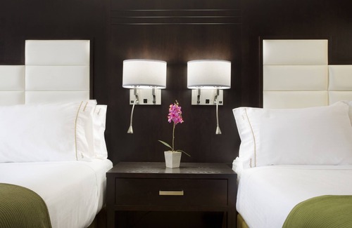 Bells Corners Hotel | Holiday Inn Express & Suites Ottawa West - Nepean by IHG