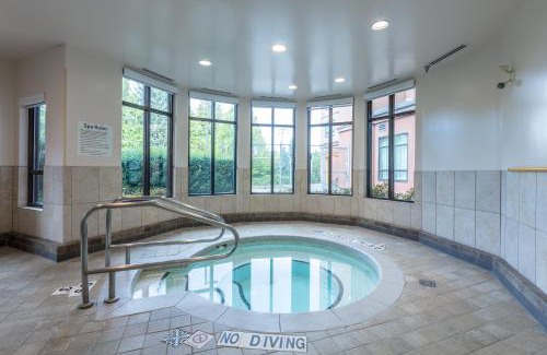 Richmond Hotel | Holiday Inn Express & Suites Riverport Richmond by IHG