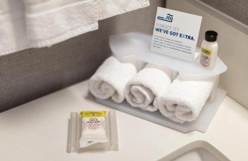 Richmond Hotel | Holiday Inn Express & Suites Riverport Richmond by IHG