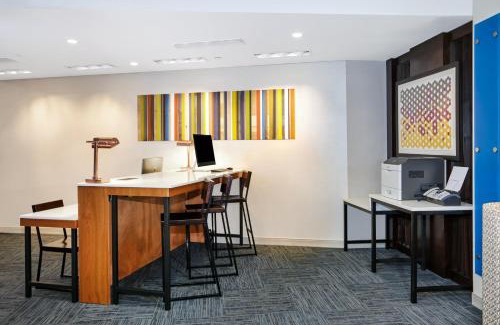 Niles Hotel | Holiday Inn Express & Suites Chicago North Shore - Niles by IHG