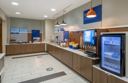 White Rock Hills Hotel | Holiday Inn Express & Suites Dallas East - Fair Park by IHG