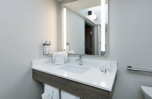 Park Central Hotel | Holiday Inn Express & Suites Dallas Park Central Northeast by IHG
