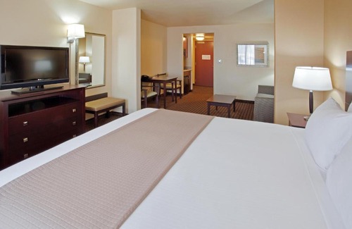Dinuba Hotel | Holiday Inn Express & Suites Dinuba West by IHG