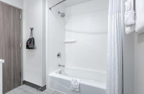 Plano Hotel | HOLIDAY INN EXPRESS & SUITES DALLAS PLANO NORTH by IHG