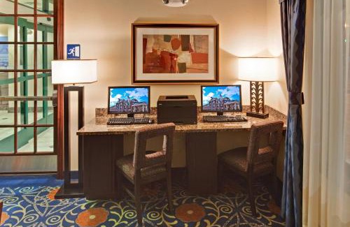 Novi Hotel | Holiday Inn Express & Suites Detroit - Novi by IHG