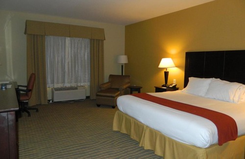 Gallup Hotel | Holiday Inn Express & Suites Gallup East by IHG