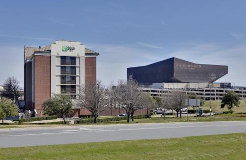 Las Colinas Hotel | Holiday Inn Express & Suites Irving Conv Ctr - Las Colinas by IHG