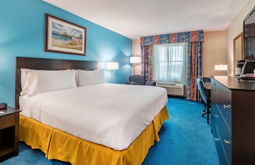 Three Lakes Hotel | Holiday Inn Express & Suites Kendall by IHG