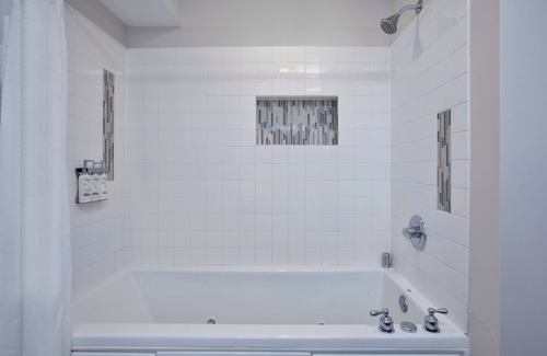 Kent Hotel | Holiday Inn Express & Suites Kent - University Area by IHG