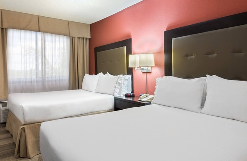 Ludlam Hotel | Holiday Inn Express & Suites Kendall East Miami by IHG