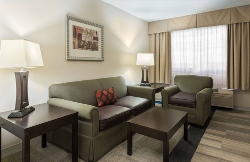 Ludlam Hotel | Holiday Inn Express & Suites Kendall East Miami by IHG