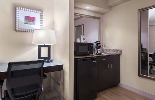 Ludlam Hotel | Holiday Inn Express & Suites Kendall East Miami by IHG
