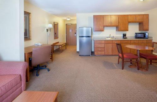 Laredo Hotel | Holiday Inn Express & Suites - Laredo-Event Center Area by IHG