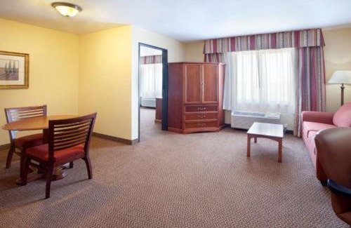 Laredo Hotel | Holiday Inn Express & Suites - Laredo-Event Center Area by IHG