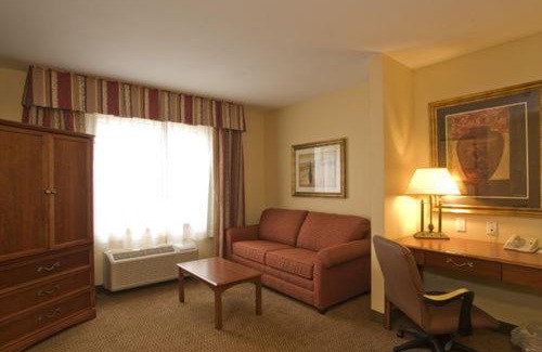 Laredo Hotel | Holiday Inn Express & Suites - Laredo-Event Center Area by IHG