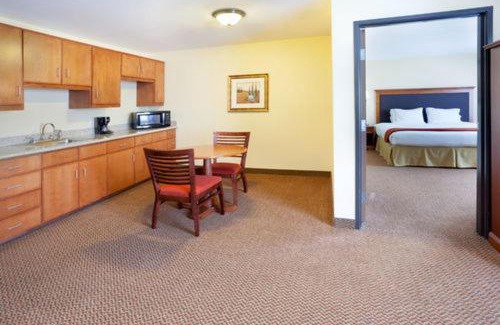 Laredo Hotel | Holiday Inn Express & Suites - Laredo-Event Center Area by IHG