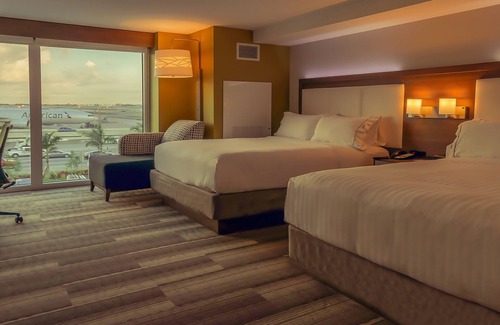 Seybold Hotel | Holiday Inn Express & Suites Miami Airport East by IHG