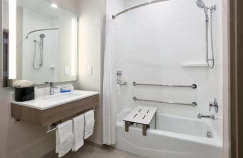 Far North Dallas Hotel | Holiday Inn Express & Suites North Dallas at Preston by IHG
