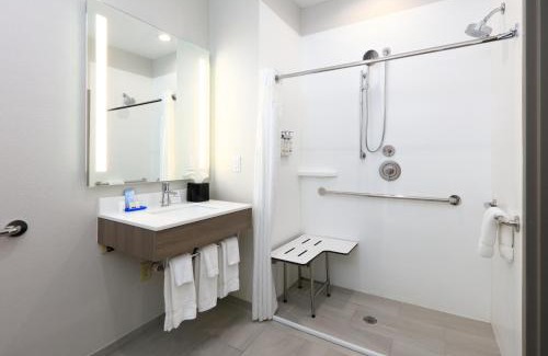 Far North Dallas Hotel | Holiday Inn Express & Suites North Dallas at Preston by IHG