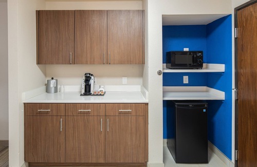 West Hotel | Holiday Inn Express & Suites N Waco Area - West by IHG