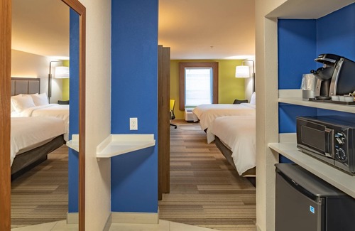 West Hotel | Holiday Inn Express & Suites N Waco Area - West by IHG