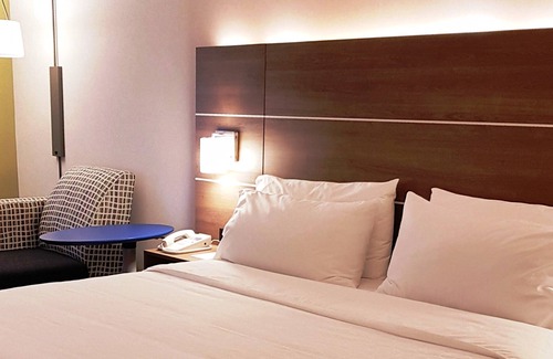 Guildford Hotel | Holiday Inn Express & Suites Surrey by IHG