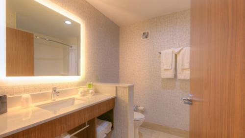 Tulsa Hotel | Holiday Inn Express & Suites Tulsa Midtown by IHG
