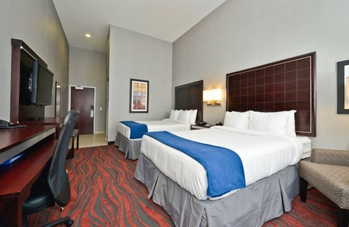 Utica Hotel | Holiday Inn Express & Suites Utica by IHG