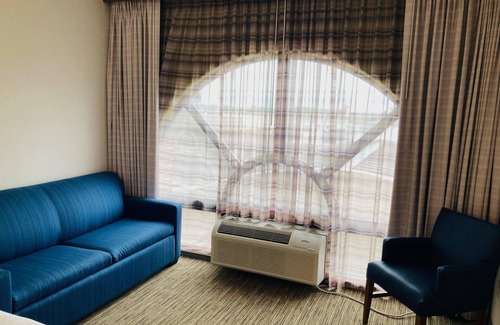 Abilene Hotel | Holiday Inn Express & Suites Abilene by IHG