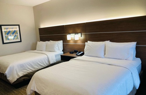 Abilene Hotel | Holiday Inn Express & Suites Abilene by IHG