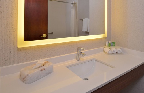 Abilene Hotel | Holiday Inn Express & Suites Abilene by IHG