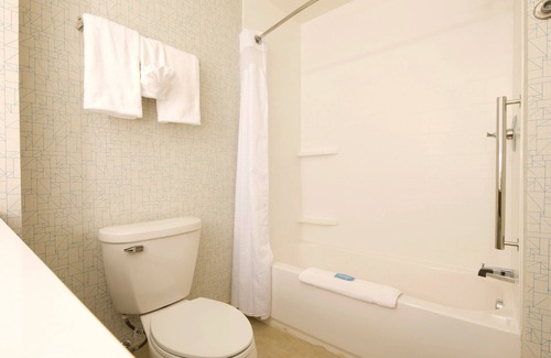 Alpena Hotel | Holiday Inn Express & Suites Alpena - Downtown by IHG