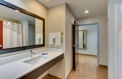 Ardmore Hotel | Holiday Inn Express & Suites Ardmore by IHG