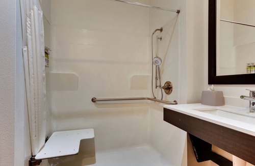 Ardmore Hotel | Holiday Inn Express & Suites Ardmore by IHG
