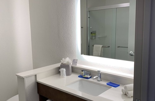 Chambers Heights Hotel | Holiday Inn Express & Suites Denver - Aurora Medical Campus by IHG