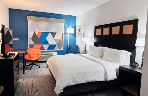 Baytown Hotel | Holiday Inn Express & Suites Houston East - Baytown by IHG