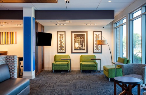 Beloit Hotel | Holiday Inn Express & Suites Beloit by IHG