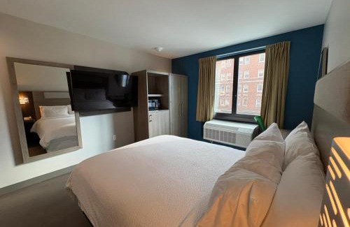 West Bronx Hotel | Holiday Inn Express & Suites Bronx - Zoo Area by IHG