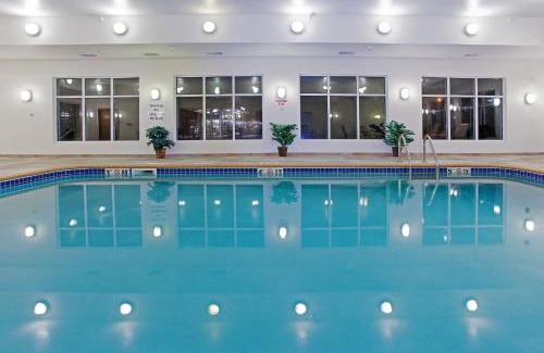 Buffalo Hotel | Holiday Inn Express & Suites Buffalo by IHG