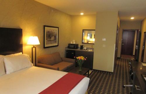 Homeacre-Lyndora Hotel | Holiday Inn Express & Suites Butler by IHG