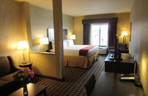 Homeacre-Lyndora Hotel | Holiday Inn Express & Suites Butler by IHG