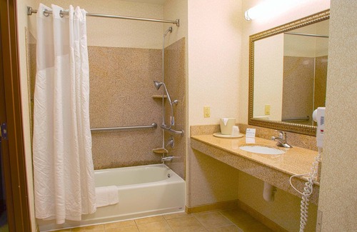 Center Hotel | Holiday Inn Express & Suites Center by IHG