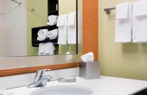 Clinton Hotel | Holiday Inn Express & Suites Knoxville-Clinton by IHG