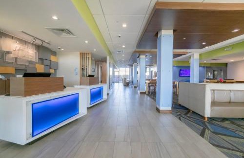 Lake Highlands Hotel | Holiday Inn Express & Suites Dallas NE Arboretum