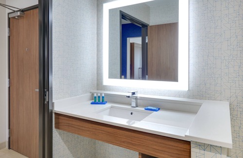 Dallas Hotel | Holiday Inn Express & Suites Dallas NW HWY - Love Field by IHG