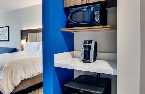 Denton Hotel | Holiday Inn Express & Suites - Denton South by IHG
