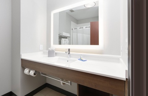 Denton Hotel | Holiday Inn Express & Suites Denton North by IHG