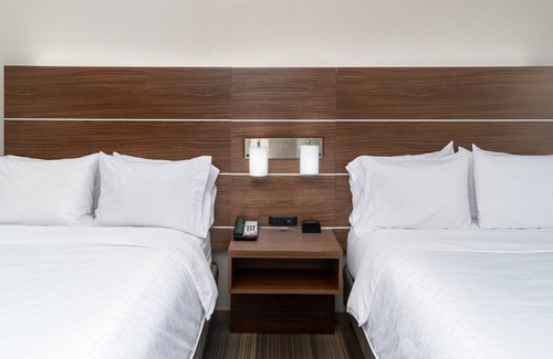 Dinuba Hotel | Holiday Inn Express & Suites Dinuba West by IHG
